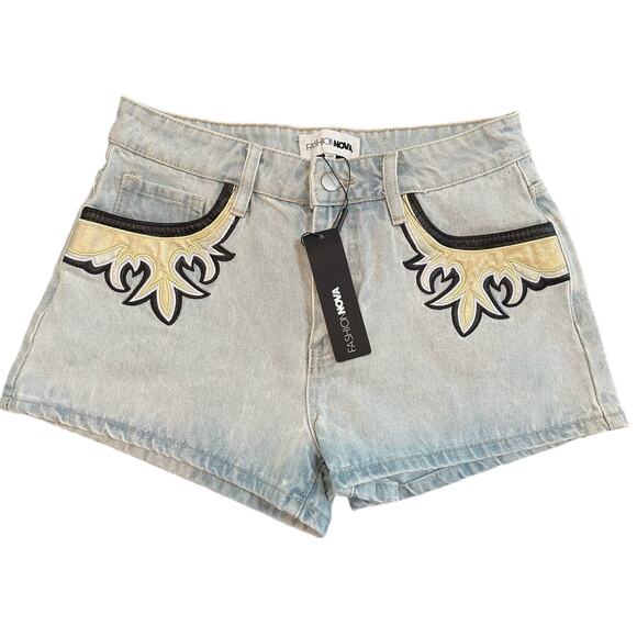 NWT Fashion Nova Dixie Patch Denim Jean Shorts Light Wash Rocker Punk - size 7 - Picture 1 of 6